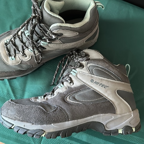 Hi- Tec hiking boot - Picture 3 of 6